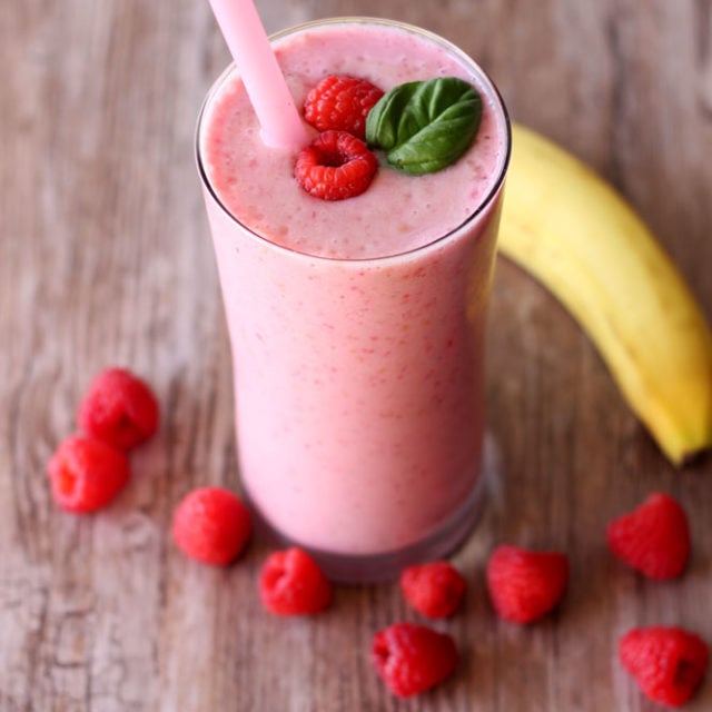 Banana Raspberry Smoothie - Recipes Worth Repeating