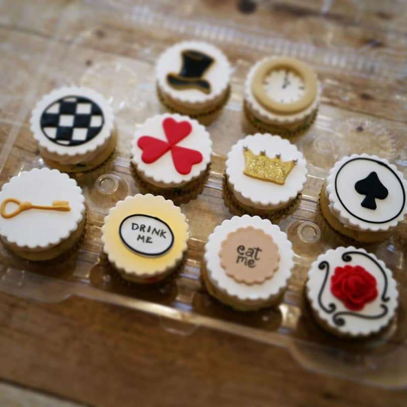 Alice In Wonderland Cupcakes Eat Me