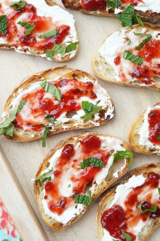 crostini with strawberry preserve, cheese and mint.