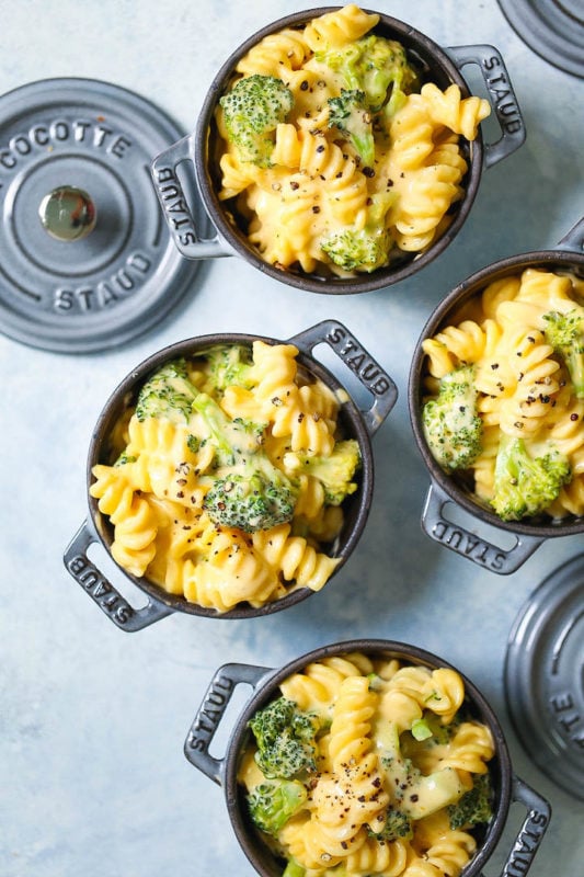 Mini macaroni and cheese in little pots topped with broccoli.
