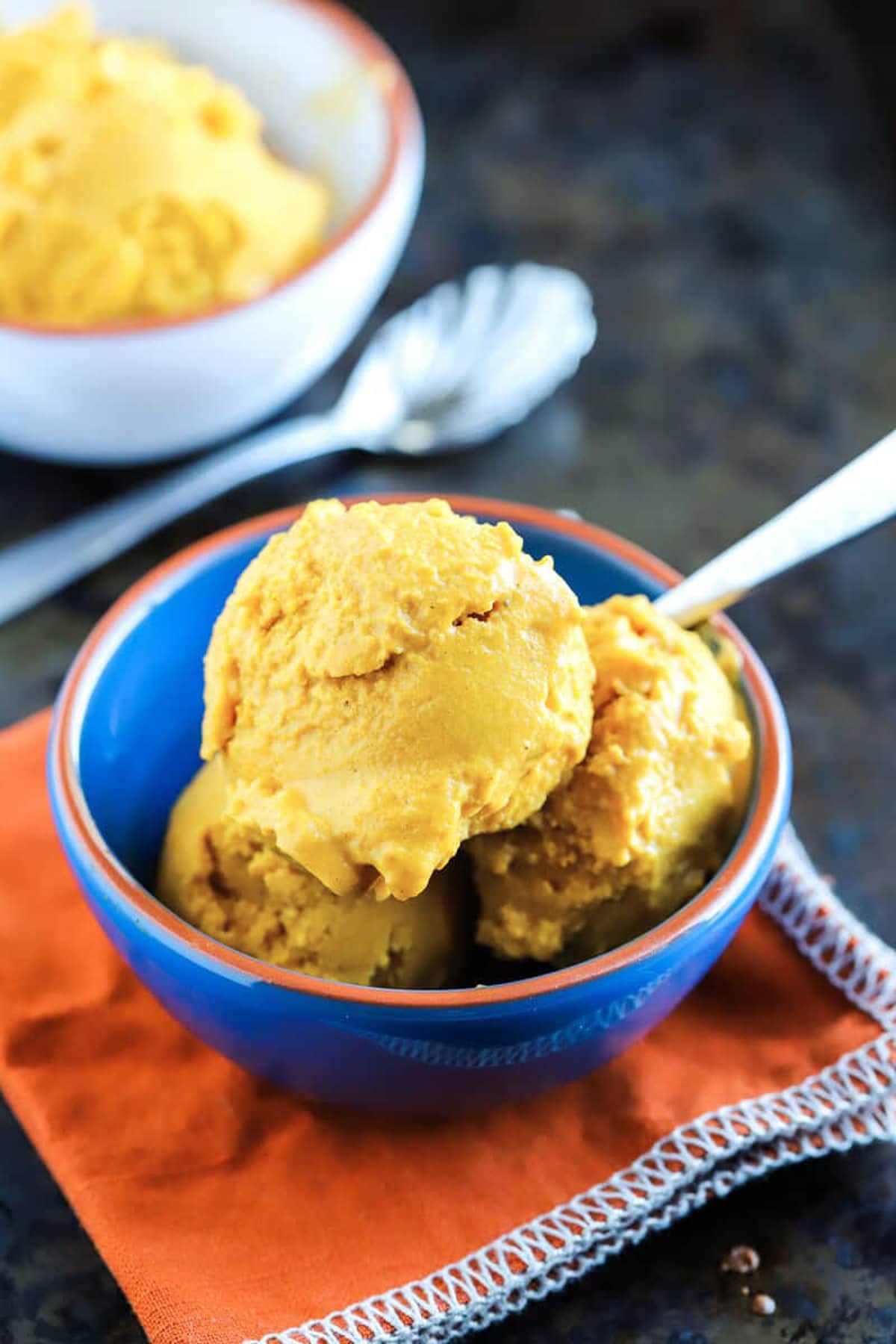 blue bowl containing pumpkin gelato.