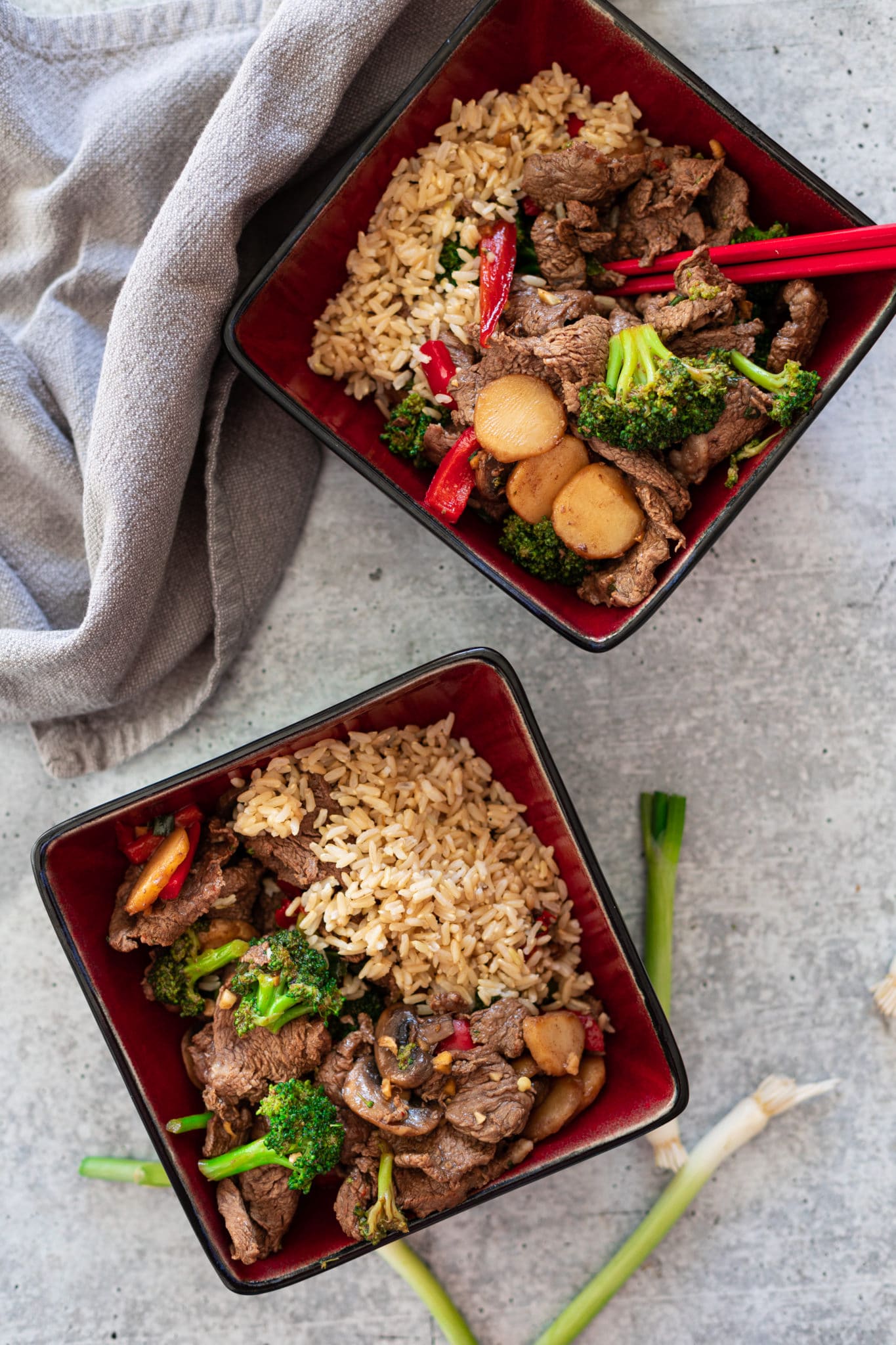 Bowls filled with rice and beef stir fry.